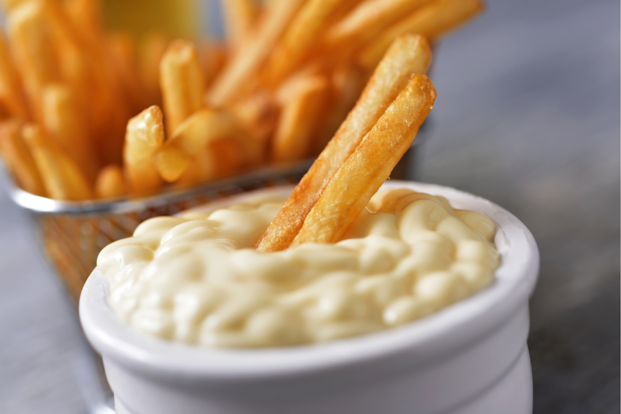 Manger des frites Mayo