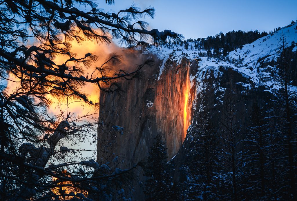 La cascade de feu du Yosemite Park