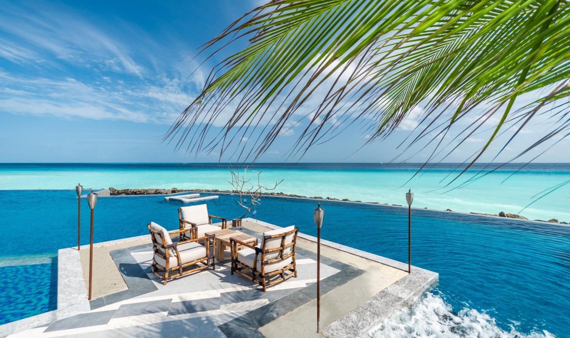 Mercure Maldives Kooddoo Resort 4*