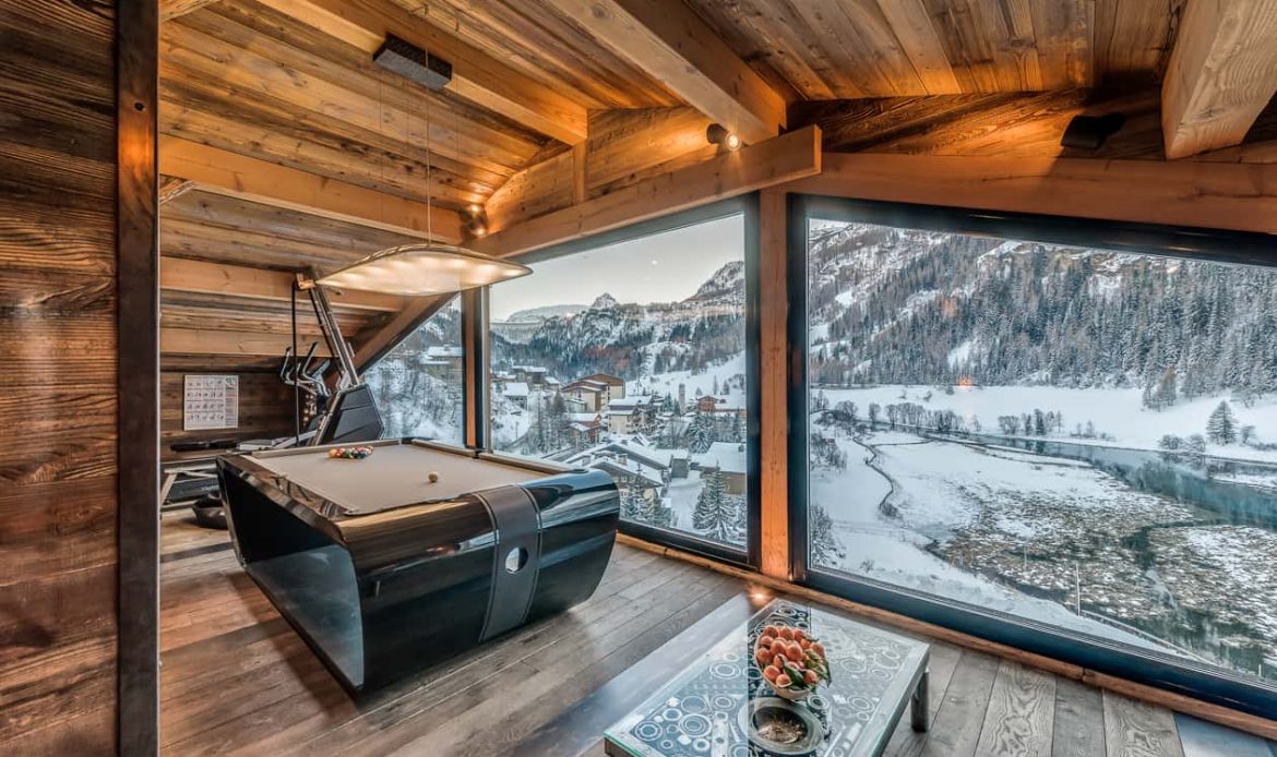 chalet banksy
