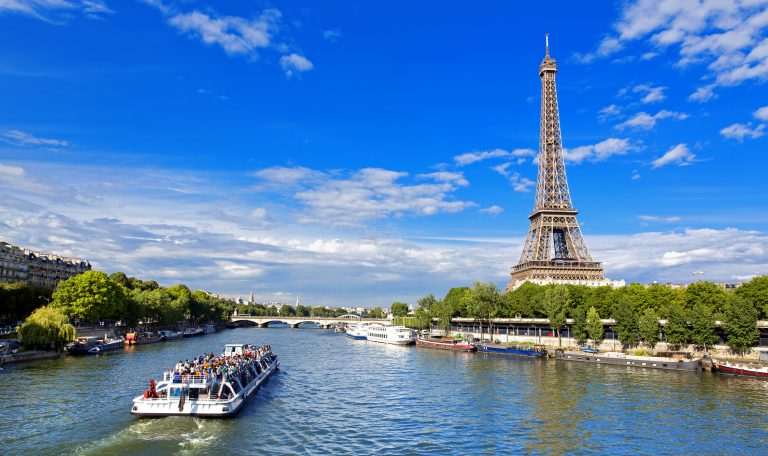 bateau mouche à Paris