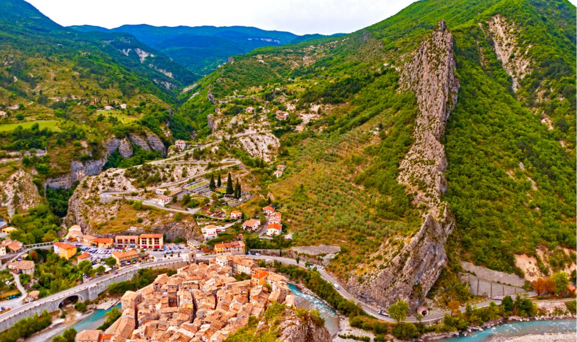 Les 10 plus beaux villages des Alpes-de-Haute-Provence à voir en 2025 ...