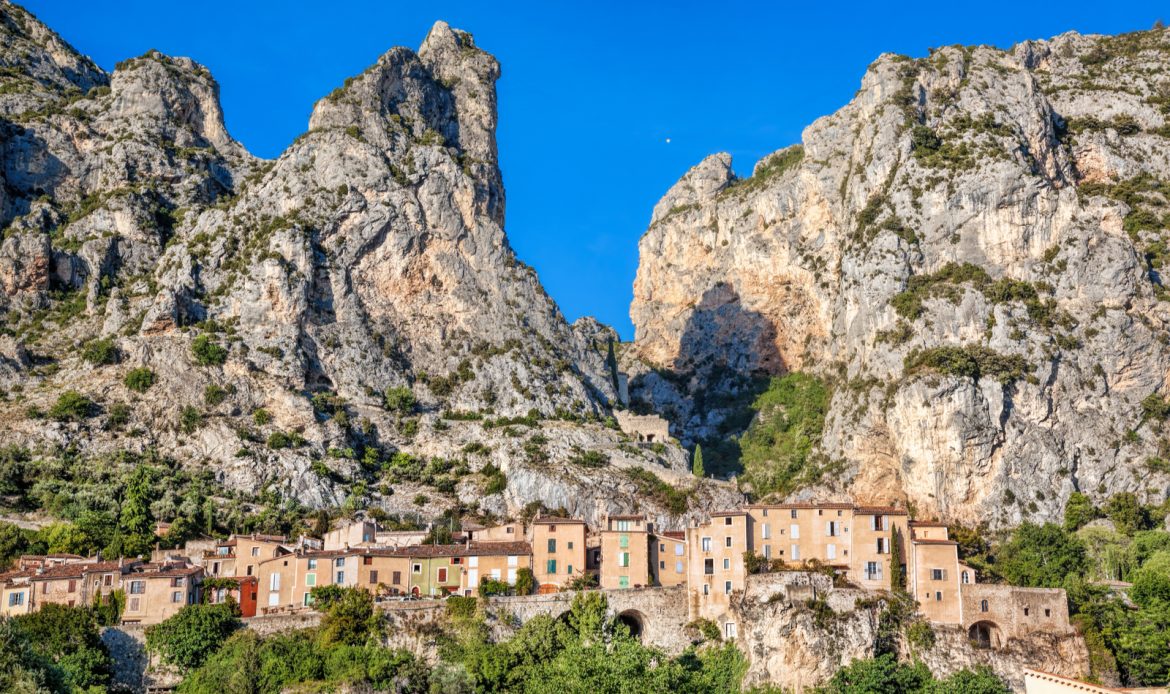 Les 10 plus beaux villages des AlpesdeHauteProvence à voir en 2024