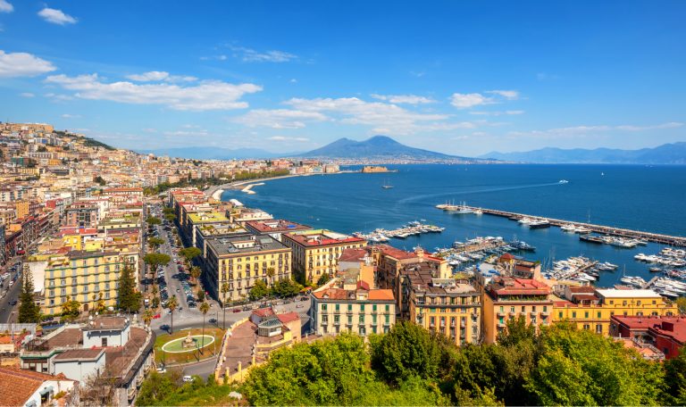 Naples et la mer 