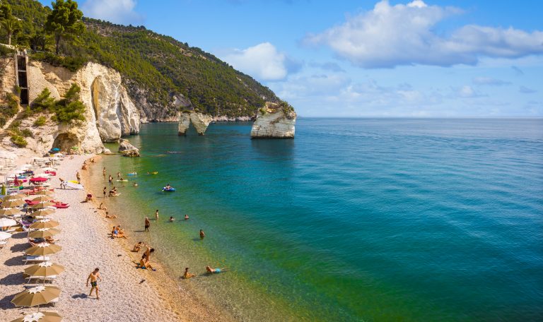 Plage Dei Faraglioni