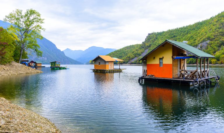 Dormir sur une Cabane Flottante