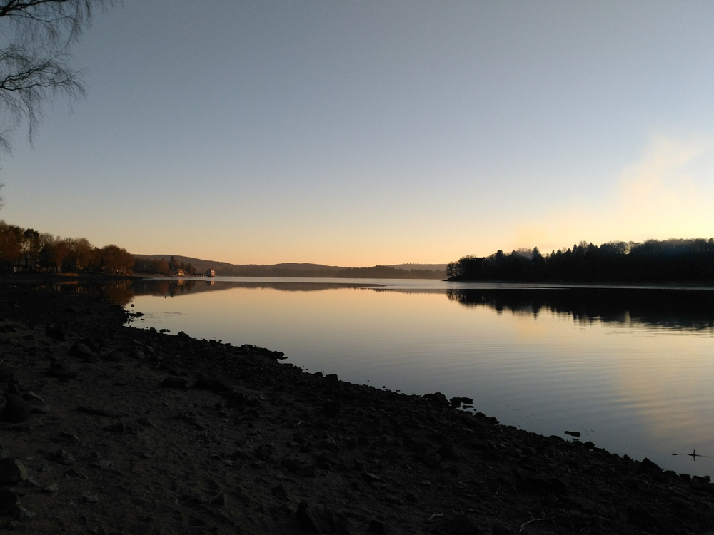 Chalet minimaliste lac setton