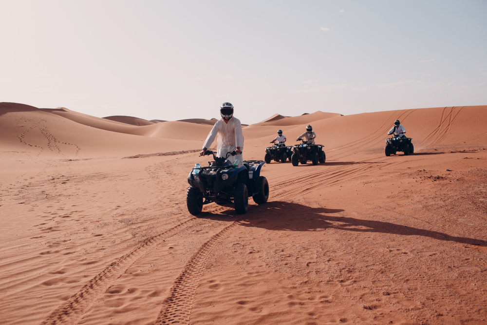 Quad à Santorin