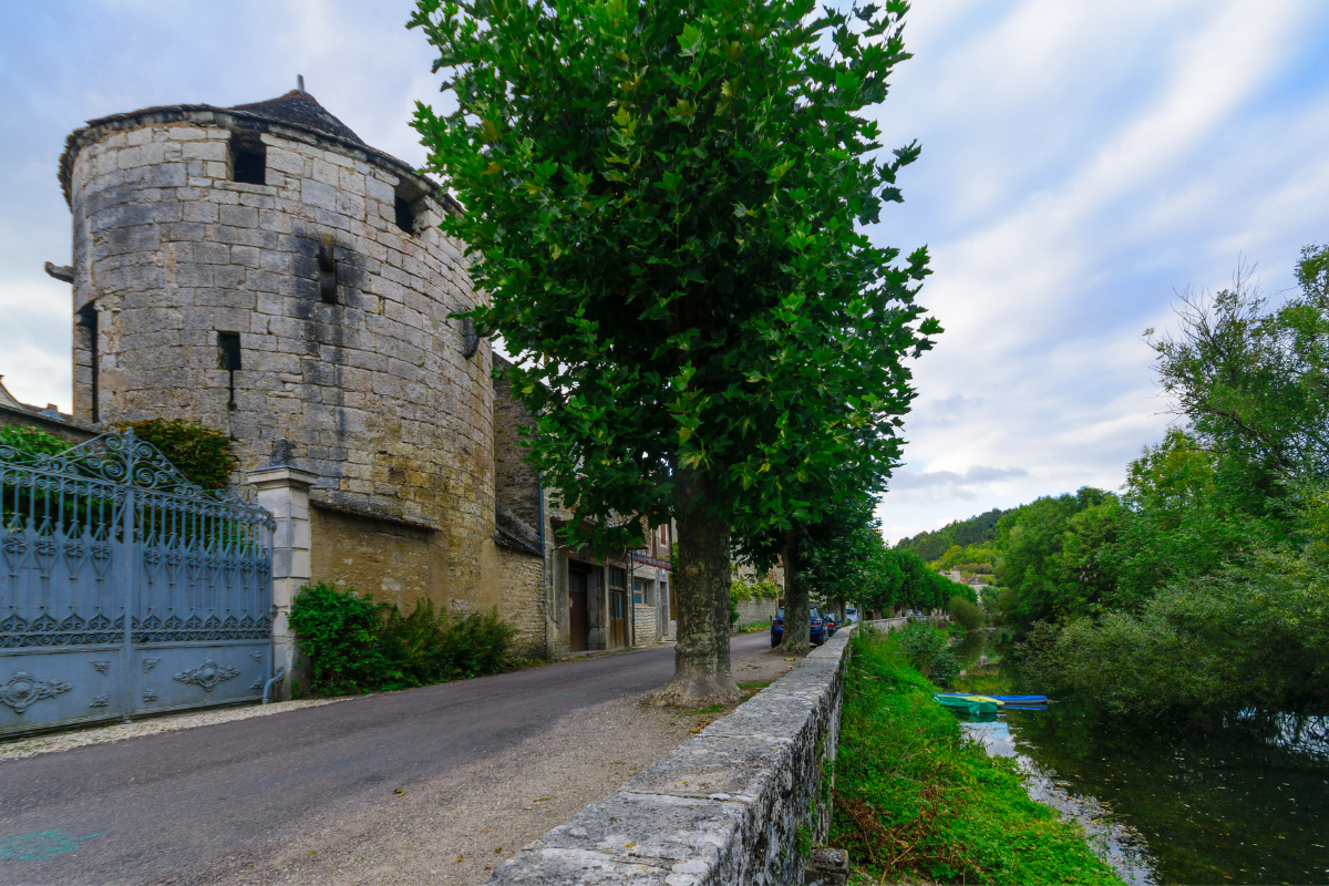 village-autour-route-des-vins-en-bourgogne