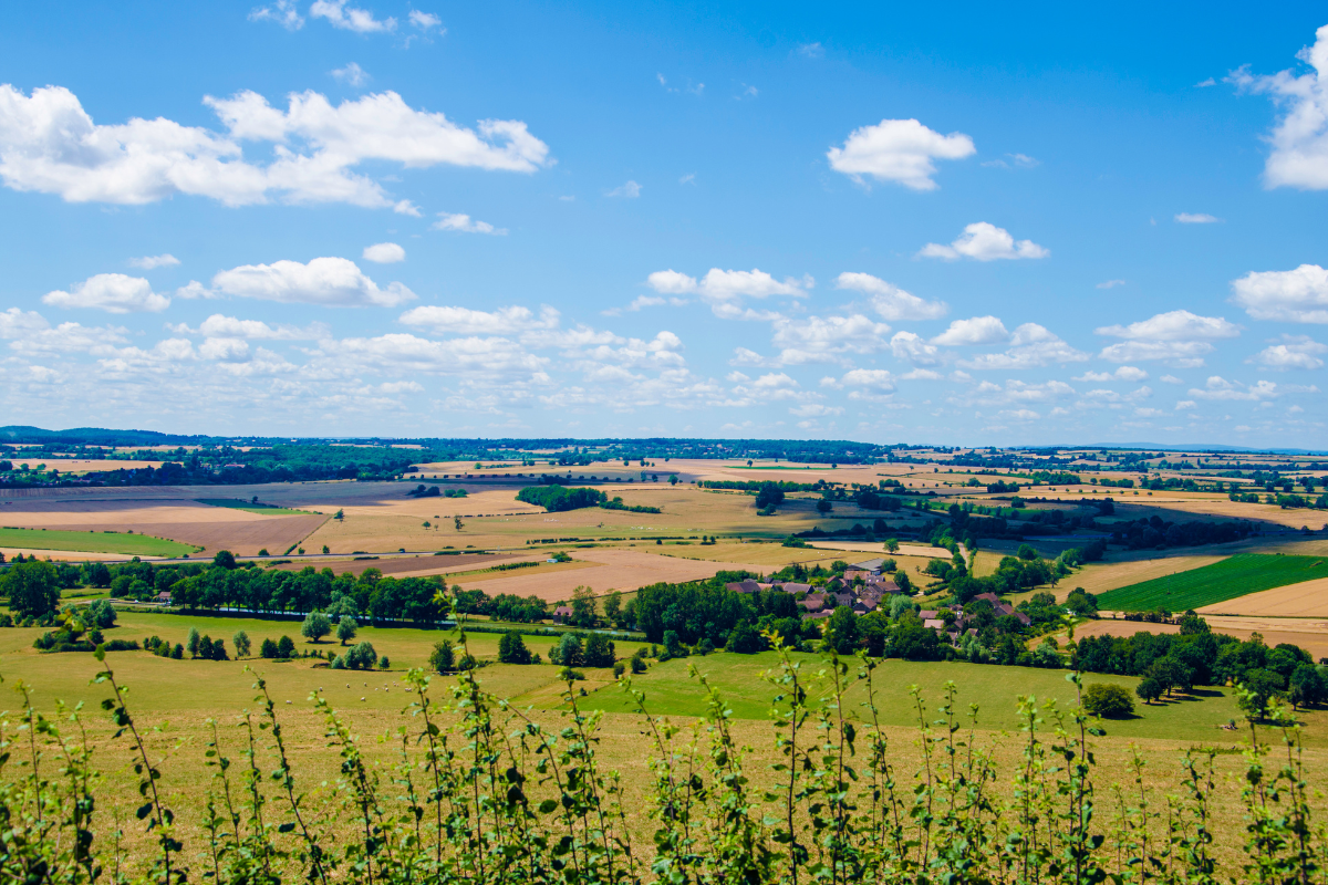 village-autour-route-des-vins-en-bourgogne