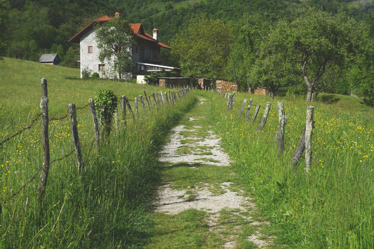 village-autour-lac-pareloup