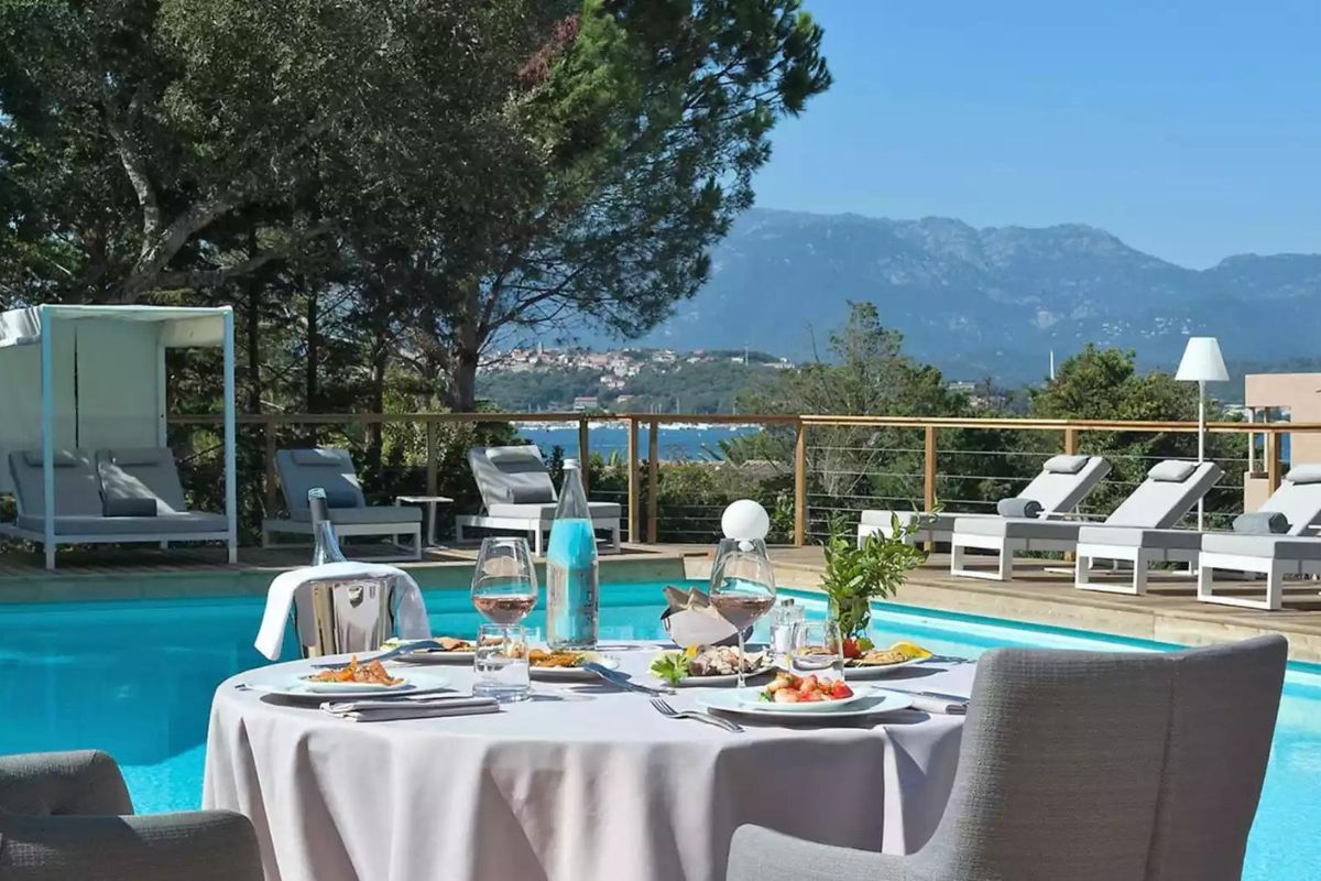 Isulella Hotel & Restaurant 4*