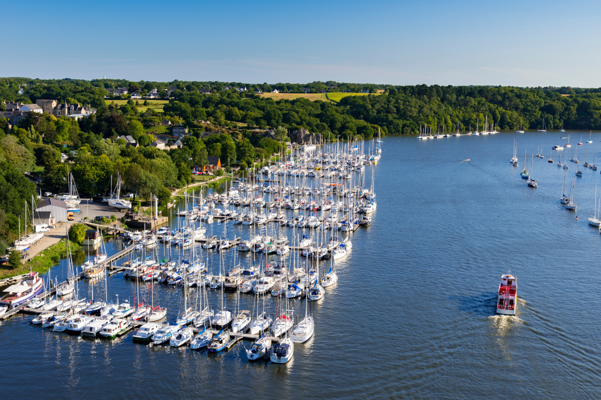 village-bord-de-mer-bretagne