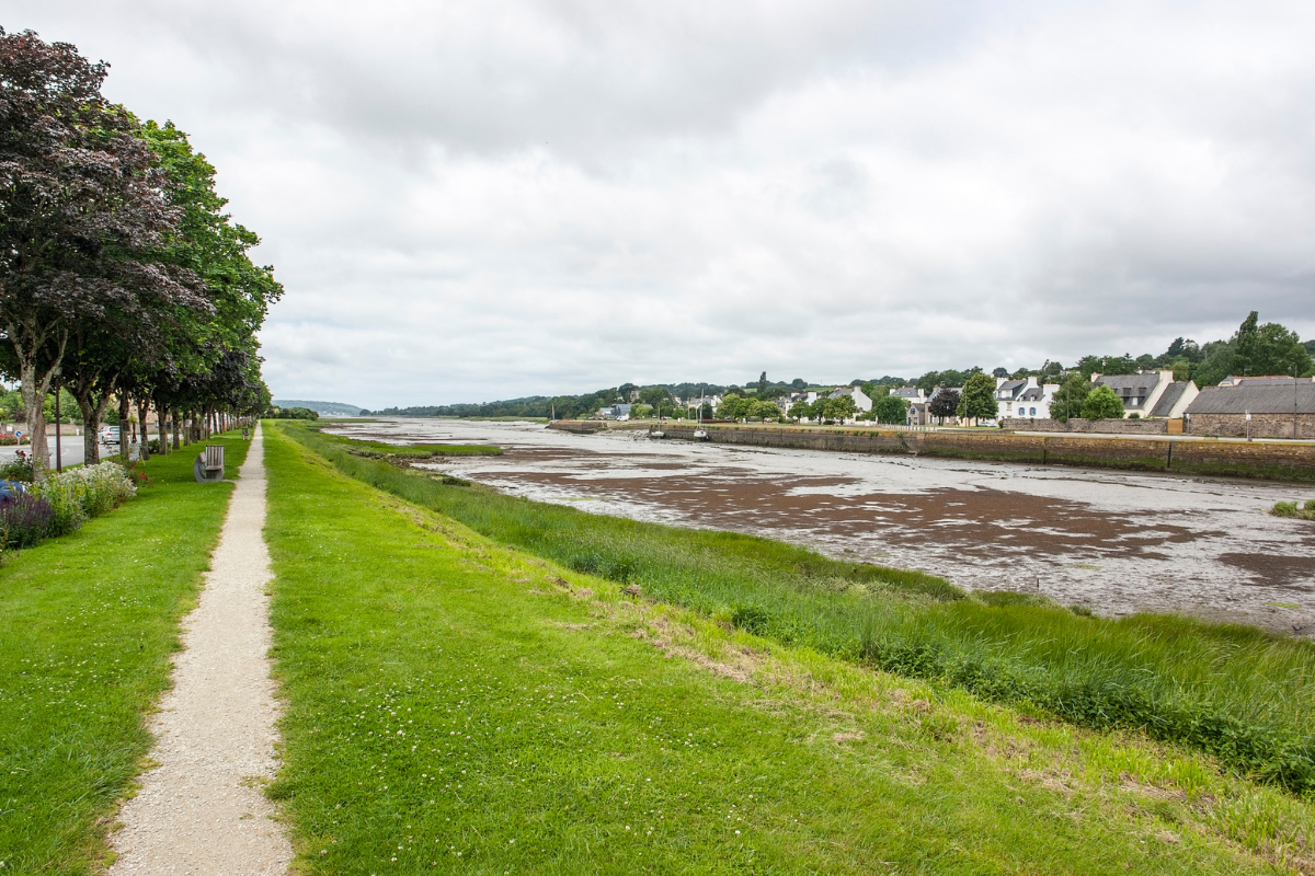 village-bord-de-mer-bretagne