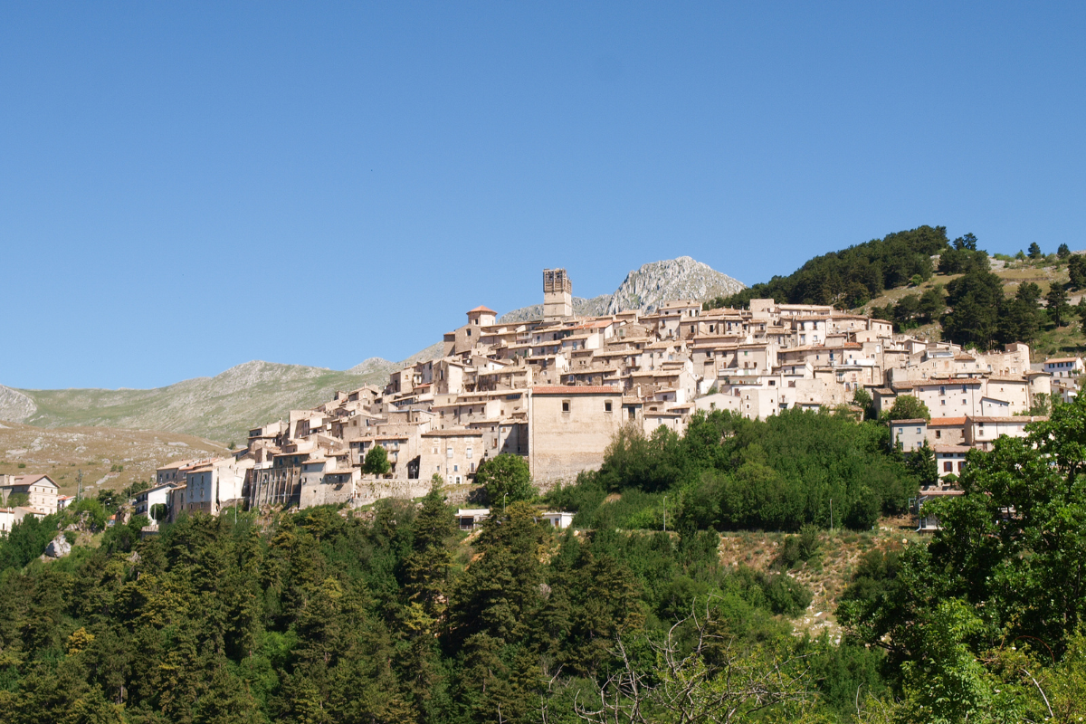 village-abruzzes-italie