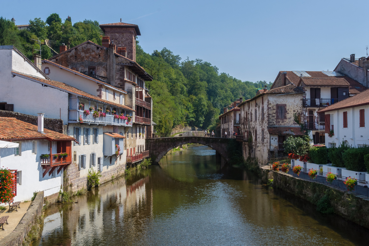 village-autour-lourdes