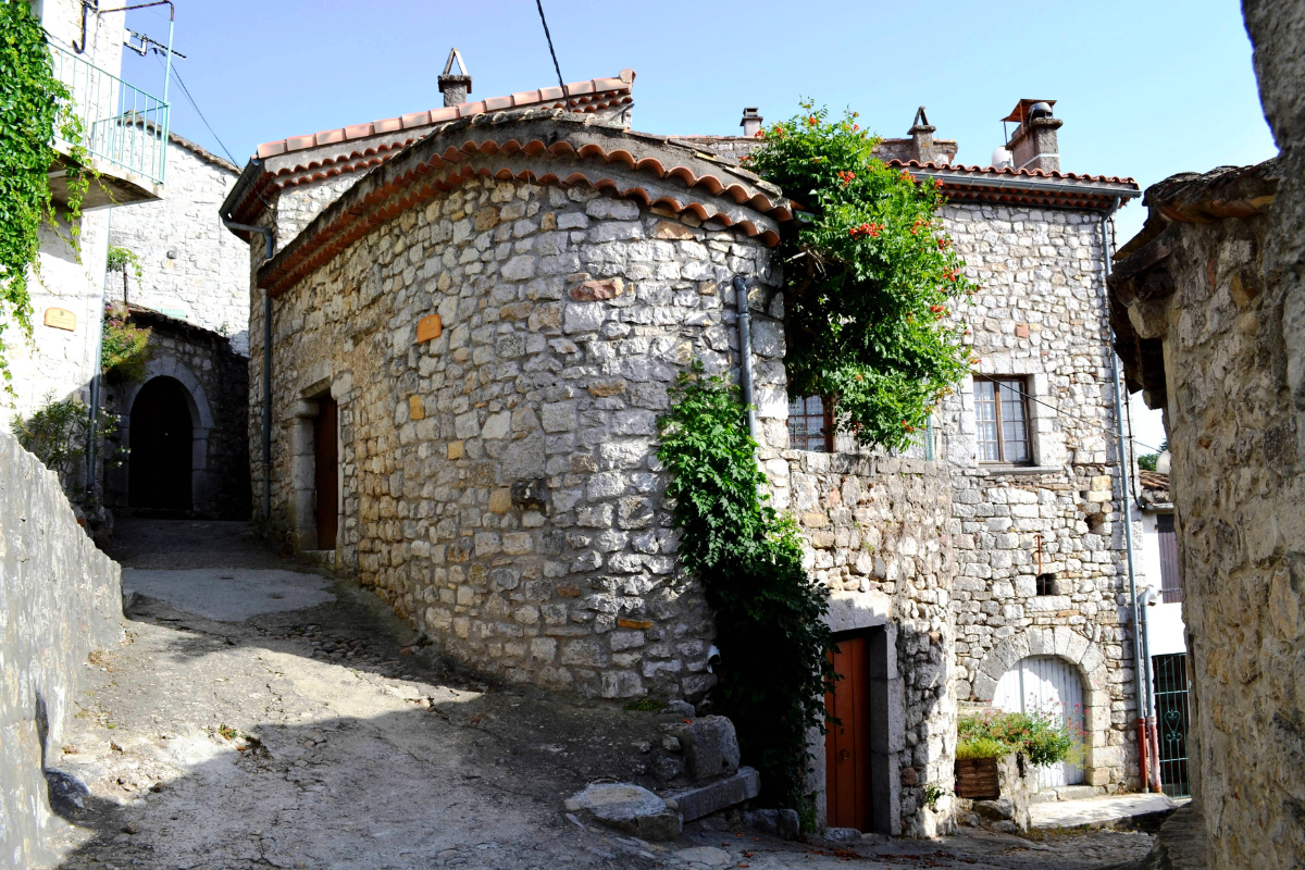 village-autour-saint-etienne