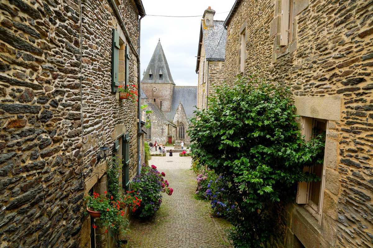 village-bord-de-mer-bretagne