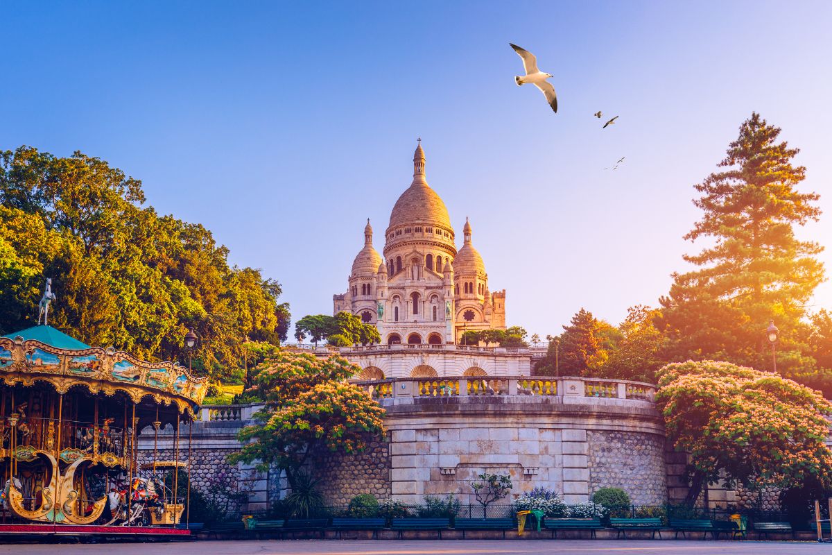 La Basilique du Sacré-Cœur : Un Sanctuaire sur la Butte Montmartre