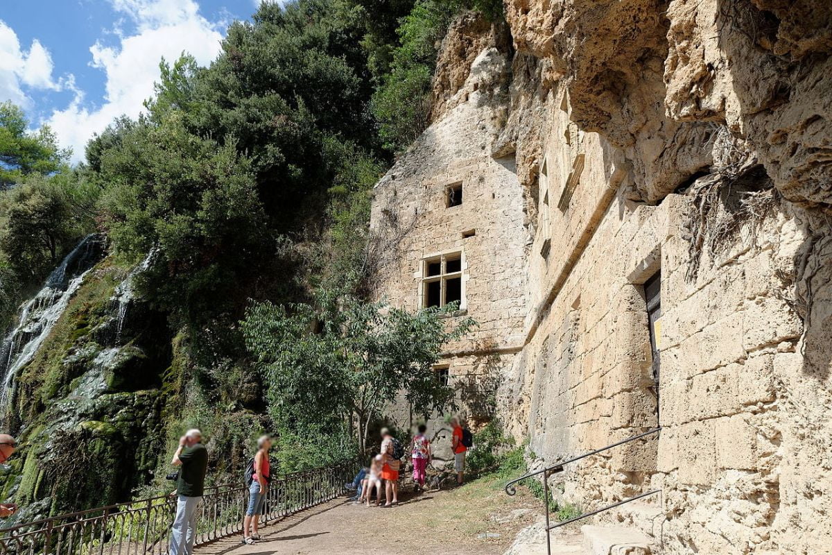 Villecroze les grottes