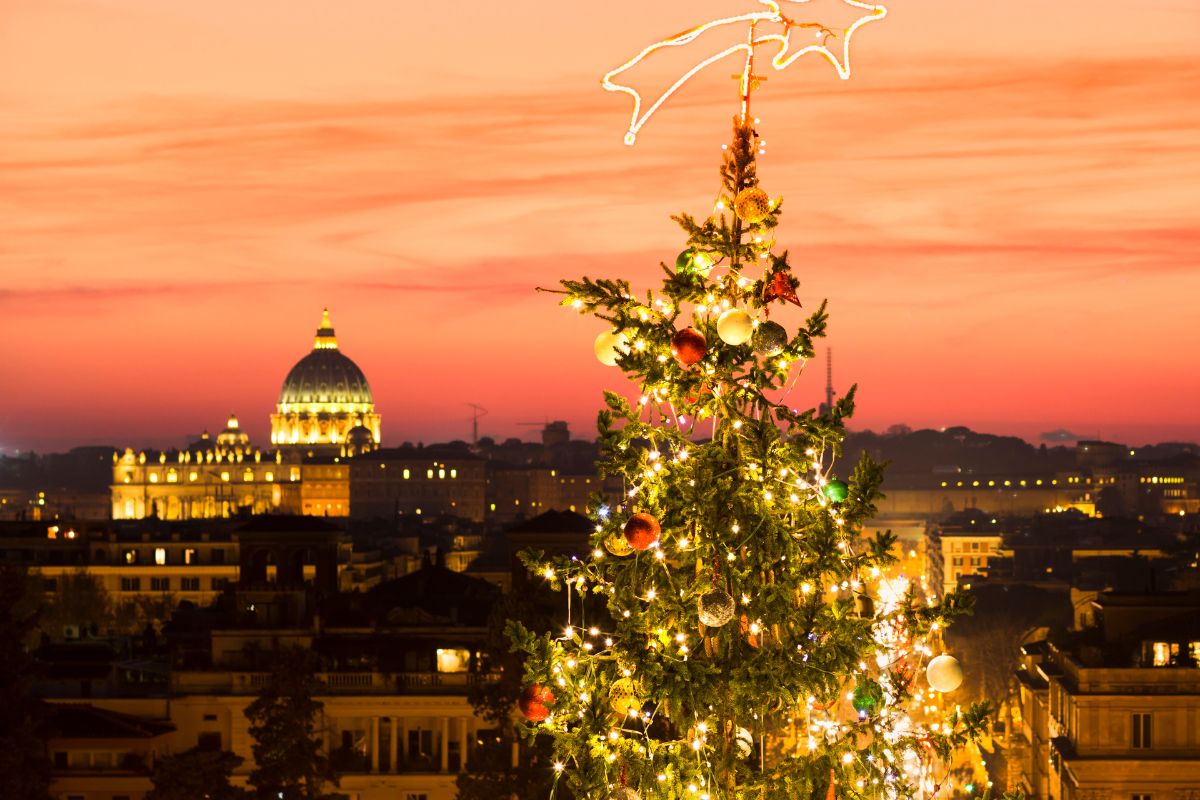 Le sapin de Noël de la place saint pierre à Rome