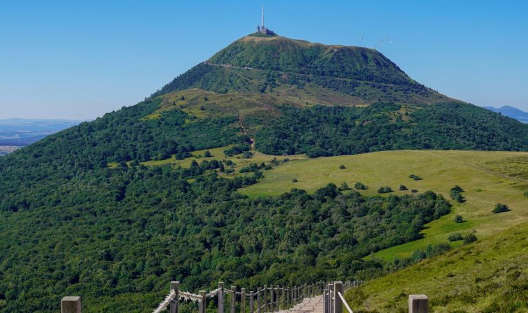 loger pour visiter les volcans d'auvergne