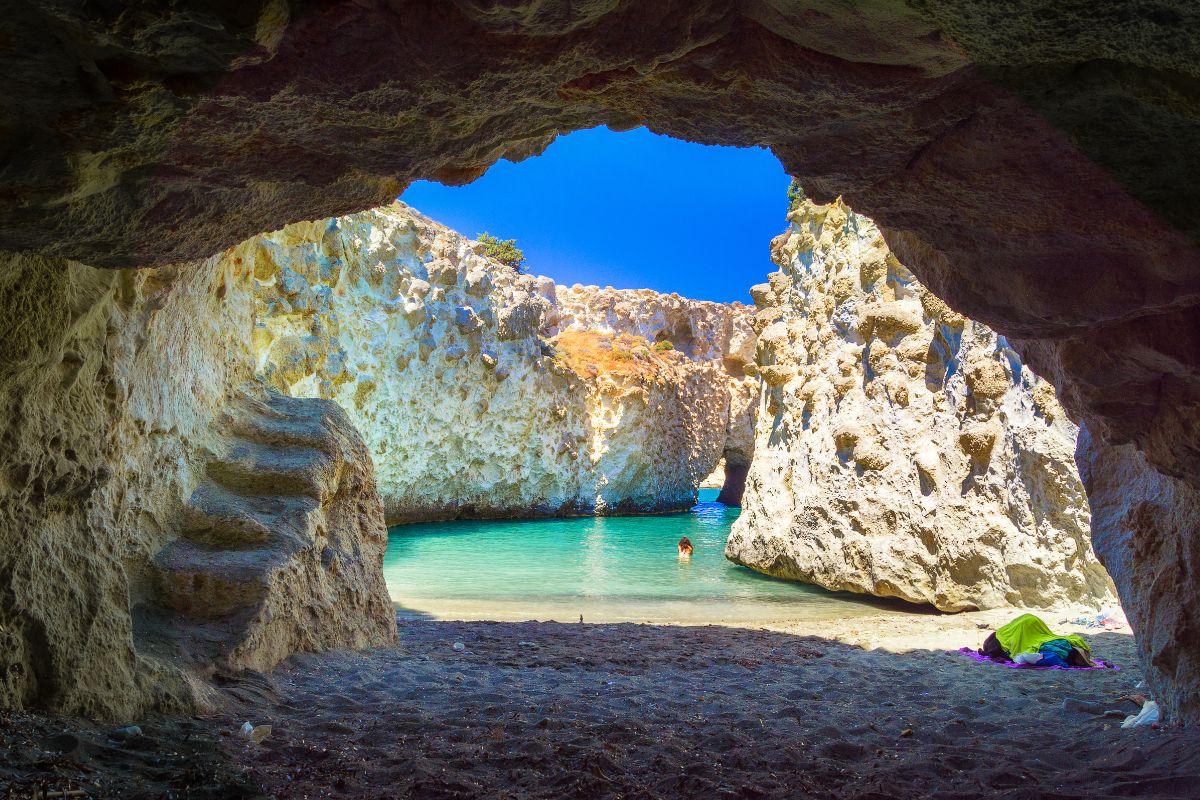 grottes de Milos