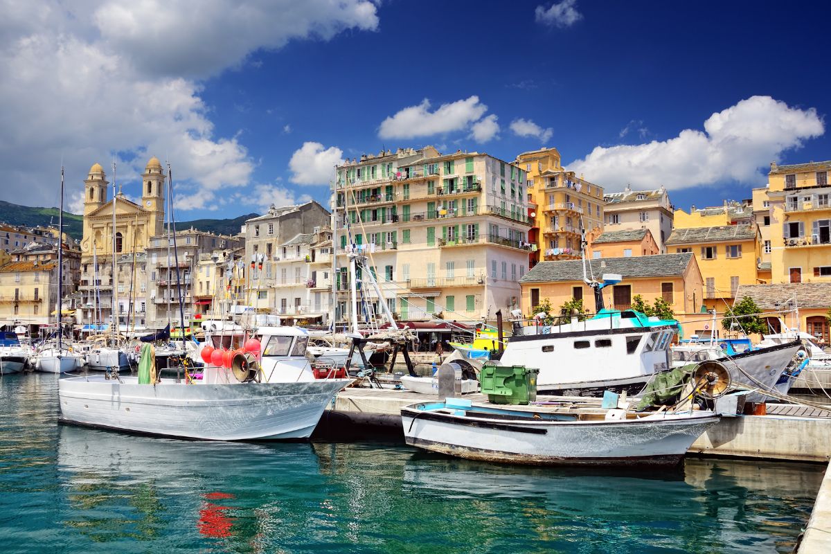Bastia ou Ajaccio : Quel choix pour aller en Corse ?