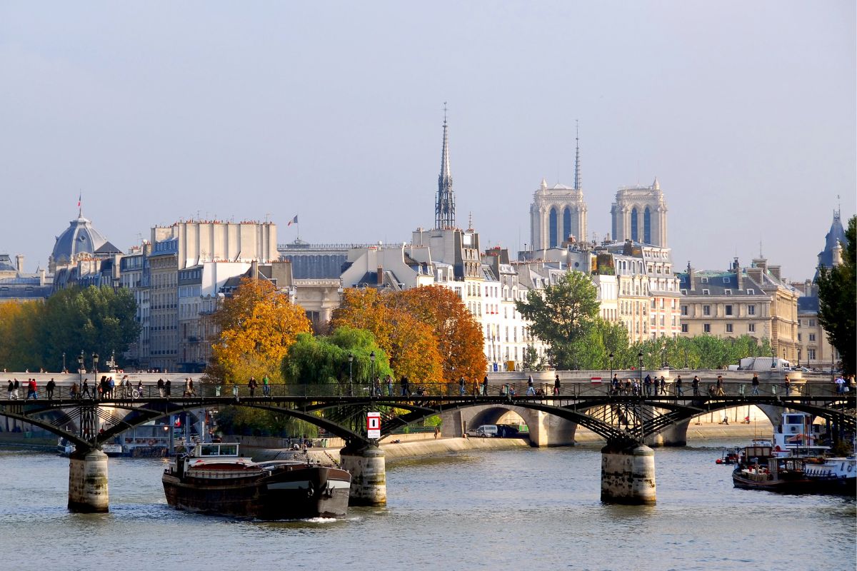 Dormir dans une péniche à Paris