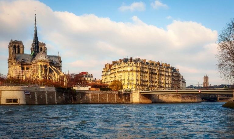 ou se baigner dans la scene a paris