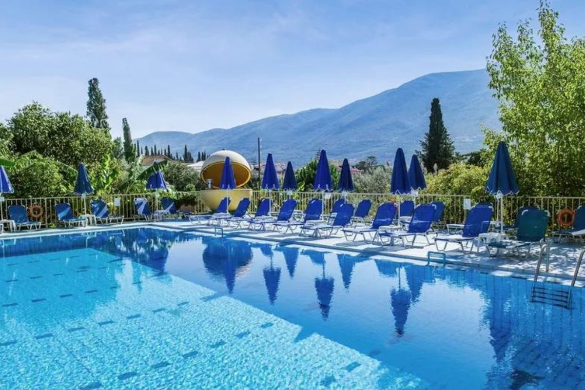 Hotel Koukounaria & Suites 4*