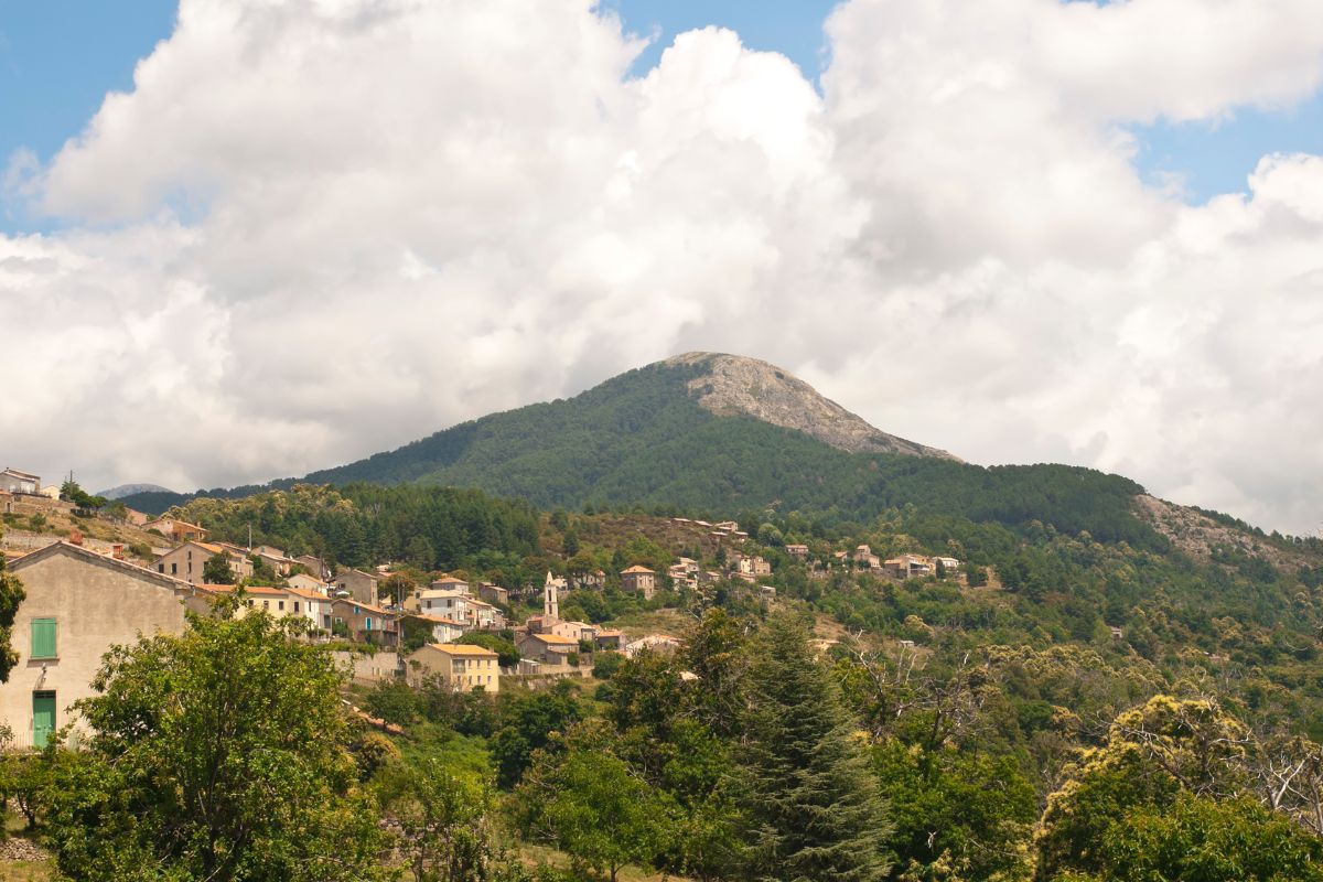 village montagne corse