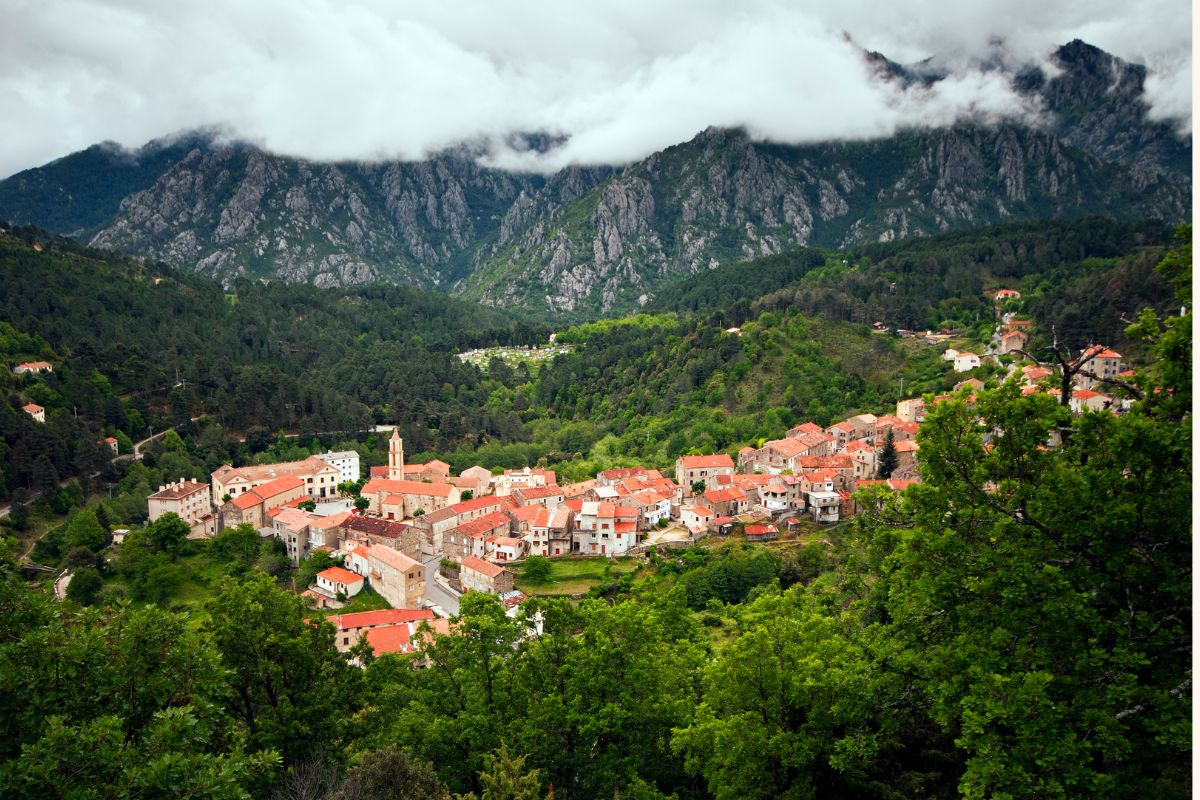 village montagne corse