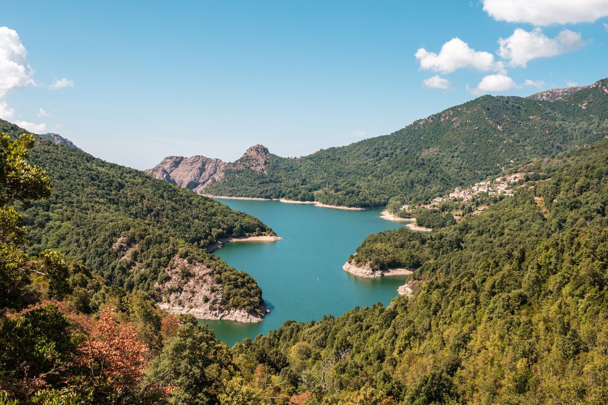 village montagne corse