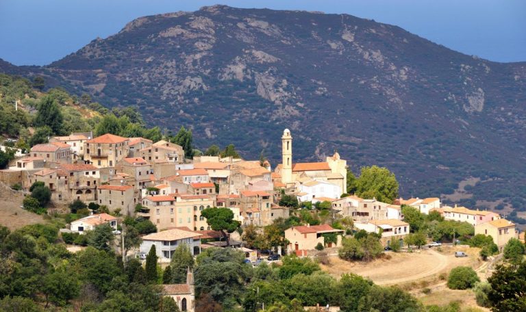 village montagne corse