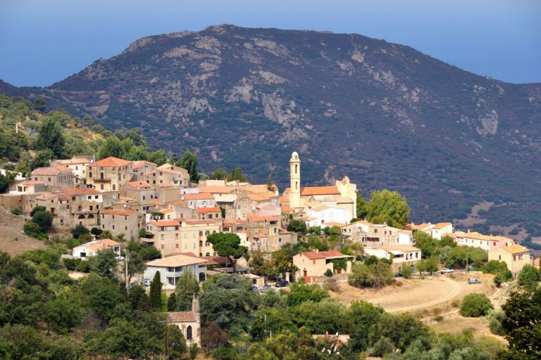 village montagne corse