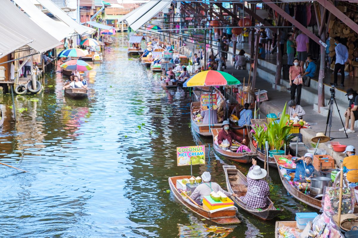 Les meilleurs marchés flottants à découvrir à Bangkok