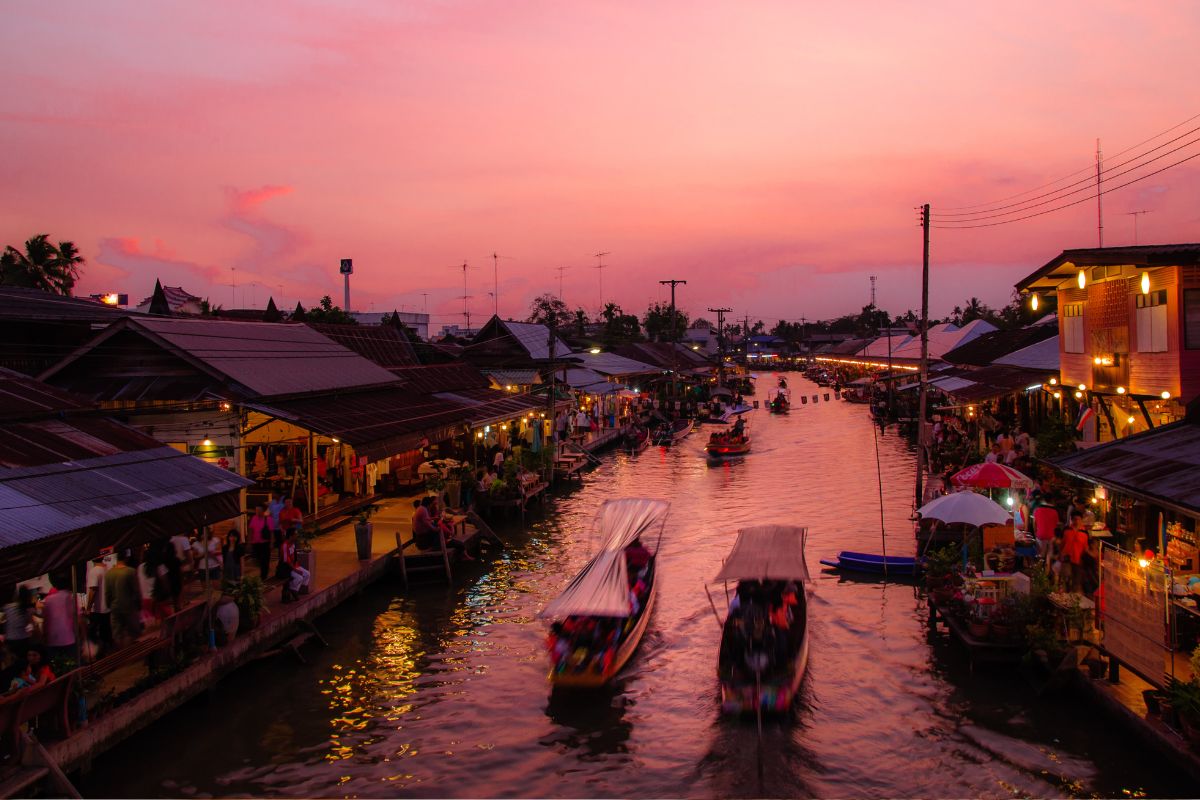 Les meilleurs marchés flottants à découvrir à Bangkok
