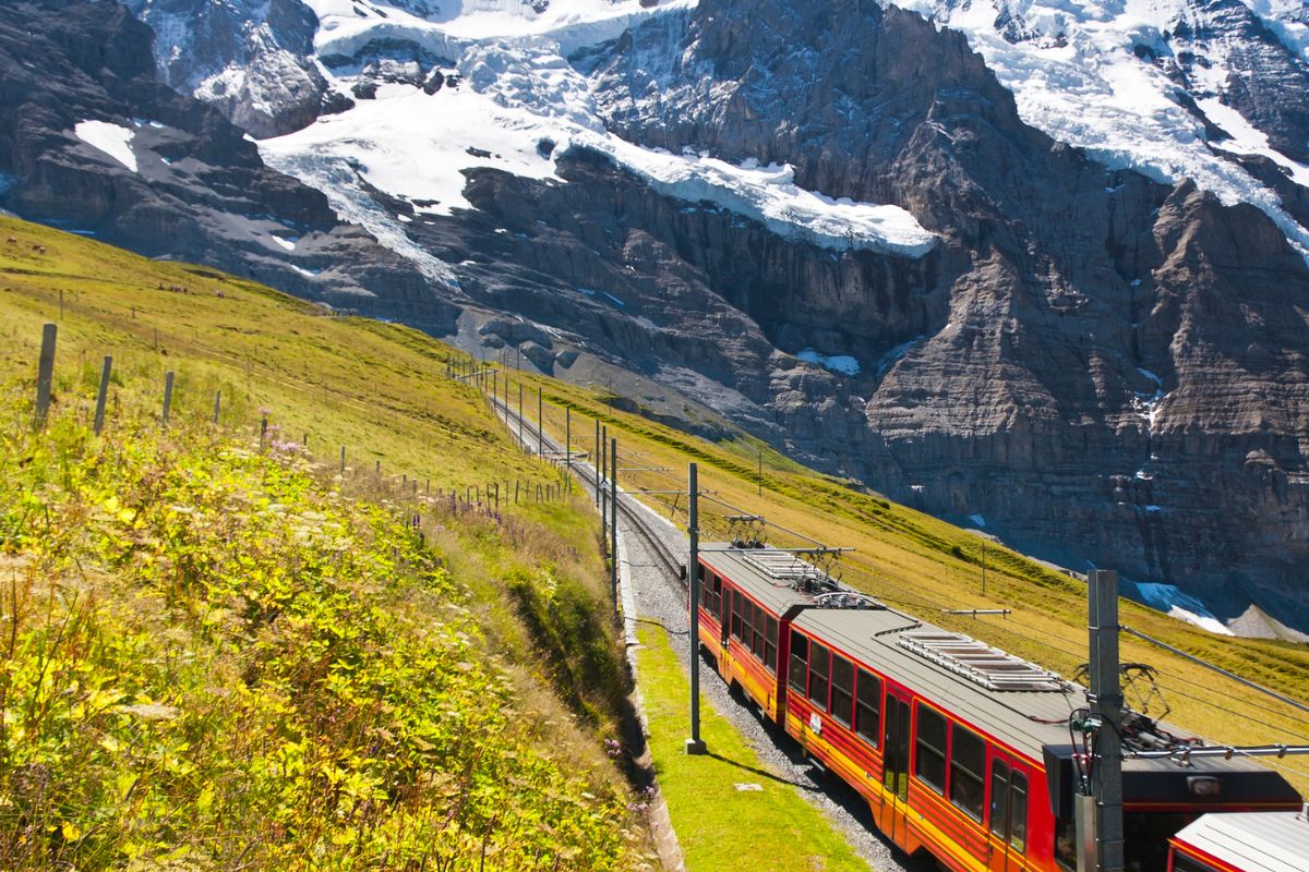 Les 5 plus beaux trains panoramiques à découvrir en Suisse