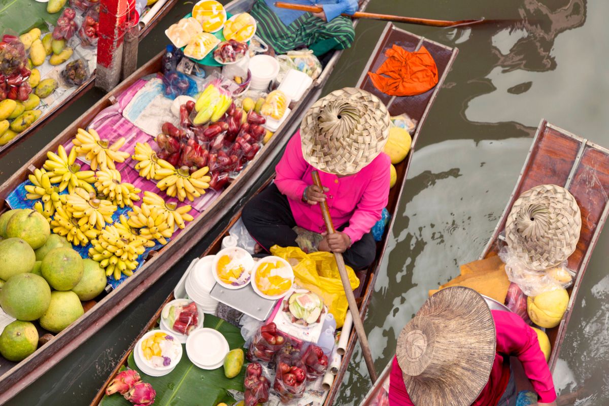 Les meilleurs marchés flottants à découvrir à Bangkok