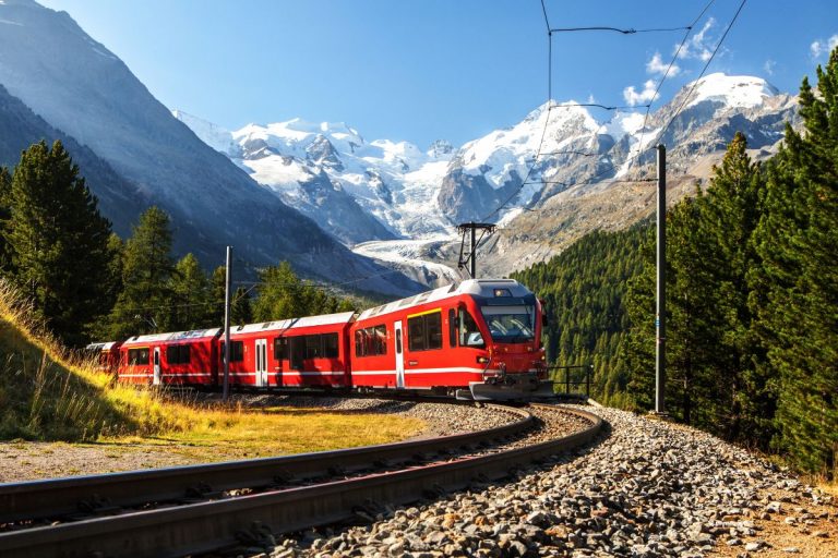 Les 5 plus beaux trains panoramiques à découvrir en Suisse