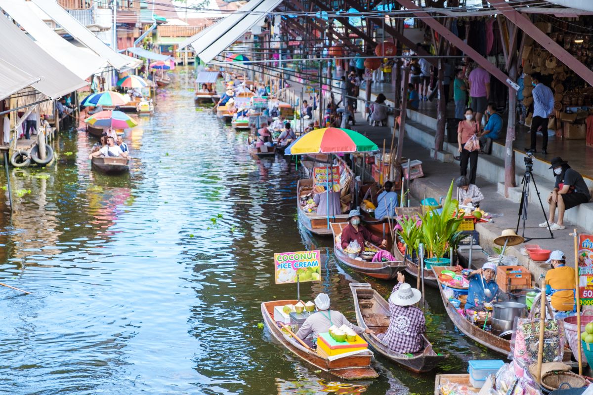 Les meilleurs marchés flottants à découvrir à Bangkok