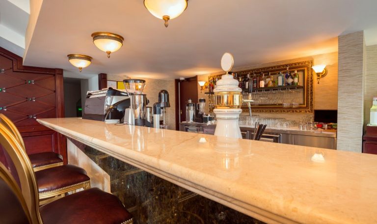 Les 8 meilleurs hôtels bars de Paris en 2025