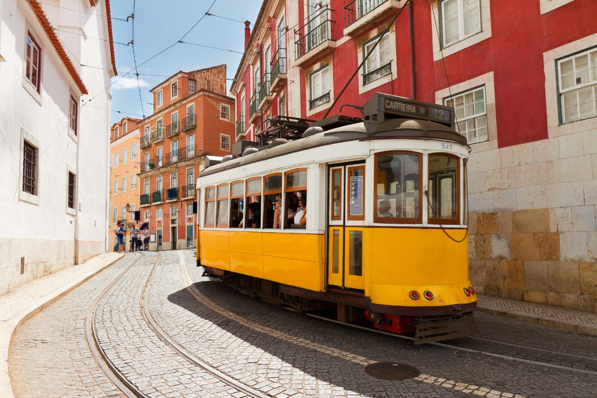 Lisbonne en bus touristique : Le guide pratique de 2025