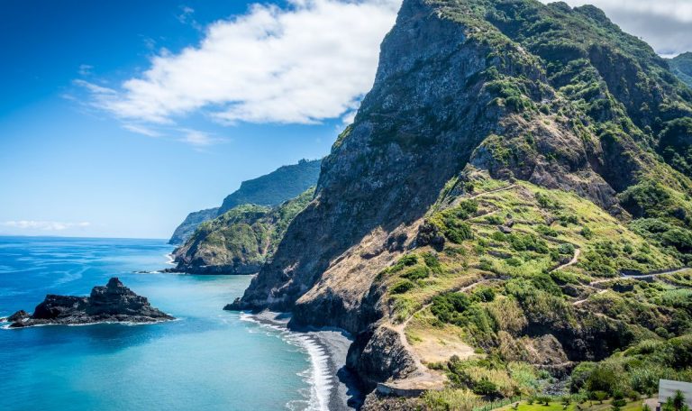 Canaries ou Madère : Que choisir comme destination ?