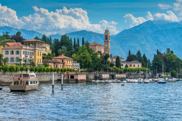 Voici comment visiter les Lacs Italiens en voiture & Ou loger ? - Chéri