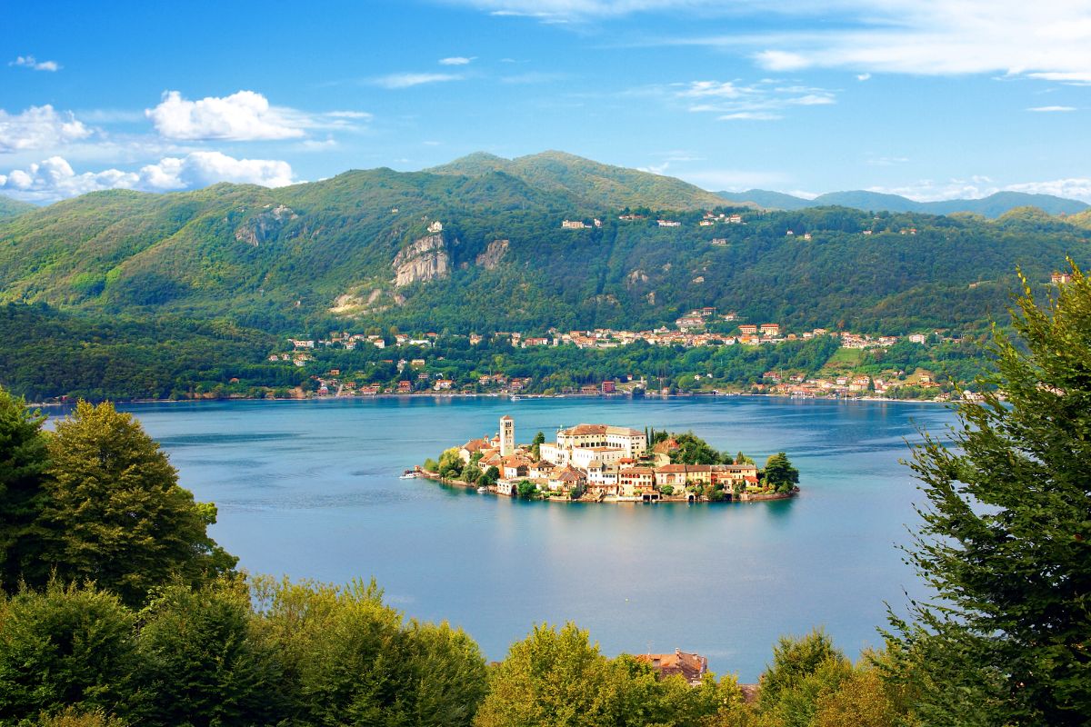 Voici comment visiter les Lacs Italiens en voiture & Ou loger ?