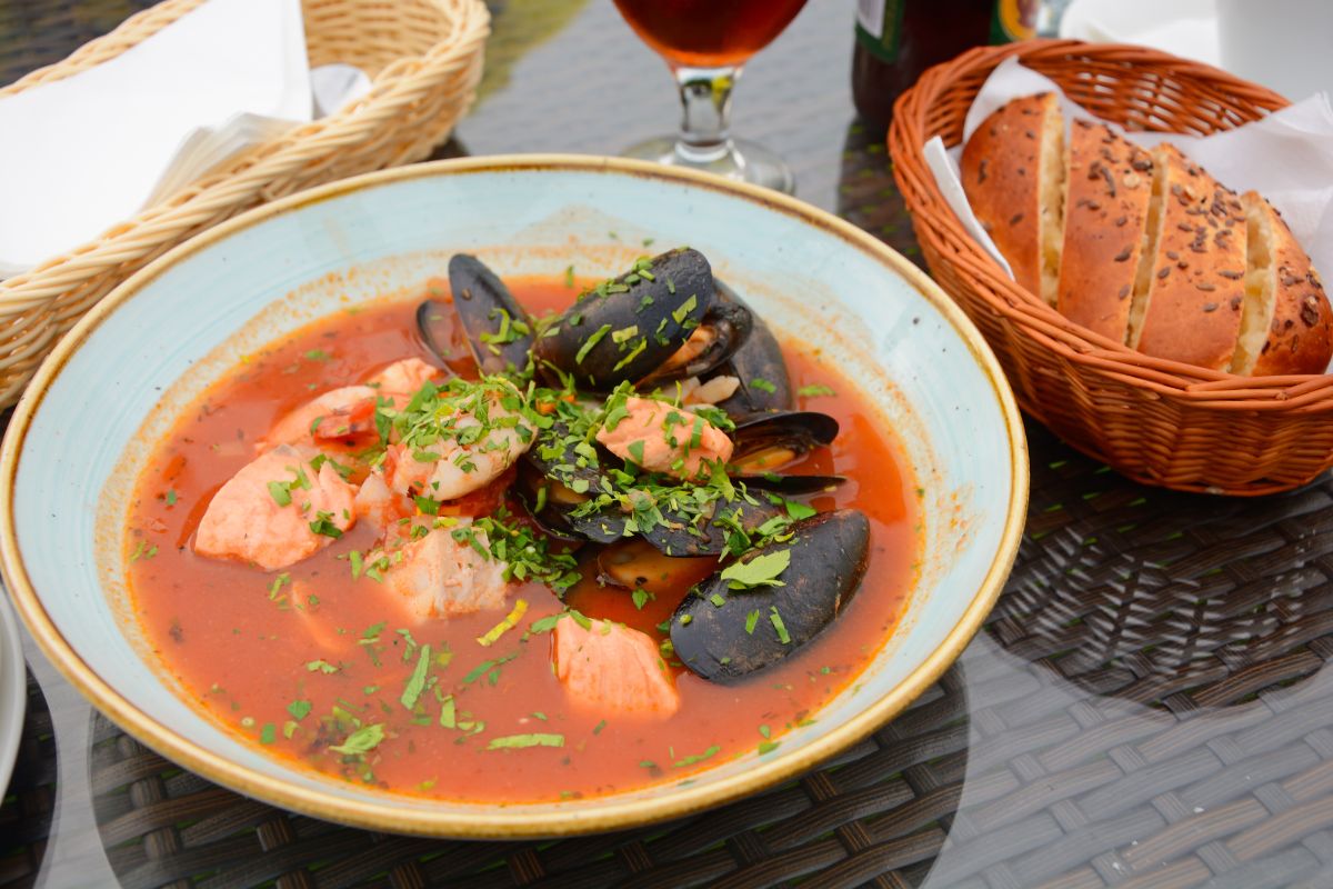La bouillabaisse à Marseille : Les meilleures 6 adresses authentiques à ne pas manquer