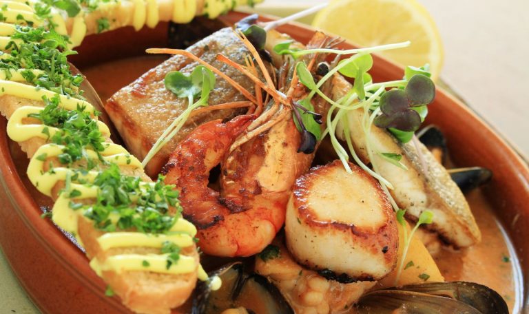 La bouillabaisse à Marseille : Les meilleures 6 adresses authentiques à ne pas manquer