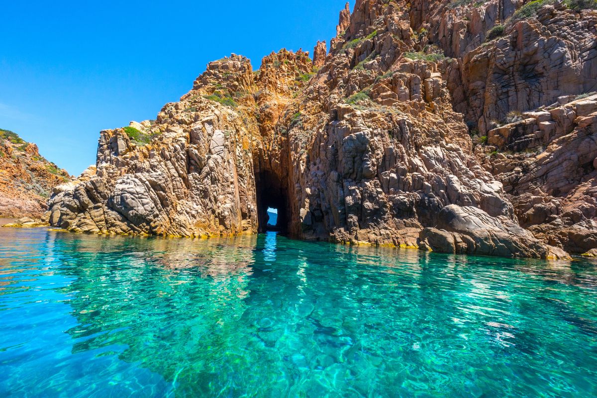 Corse au Printemps : Pourquoi c’est l’endroit à visiter en 2025 ?